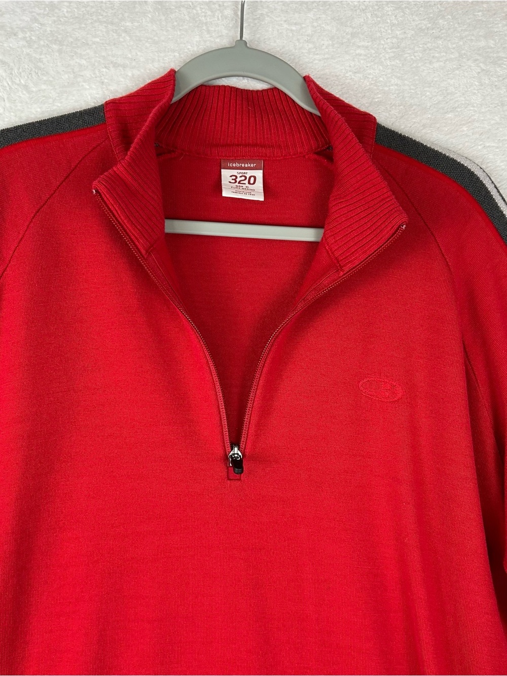 Icebreaker Men’s Red 1/4 zip Sweater 320 sport 100% merino wool size XL
